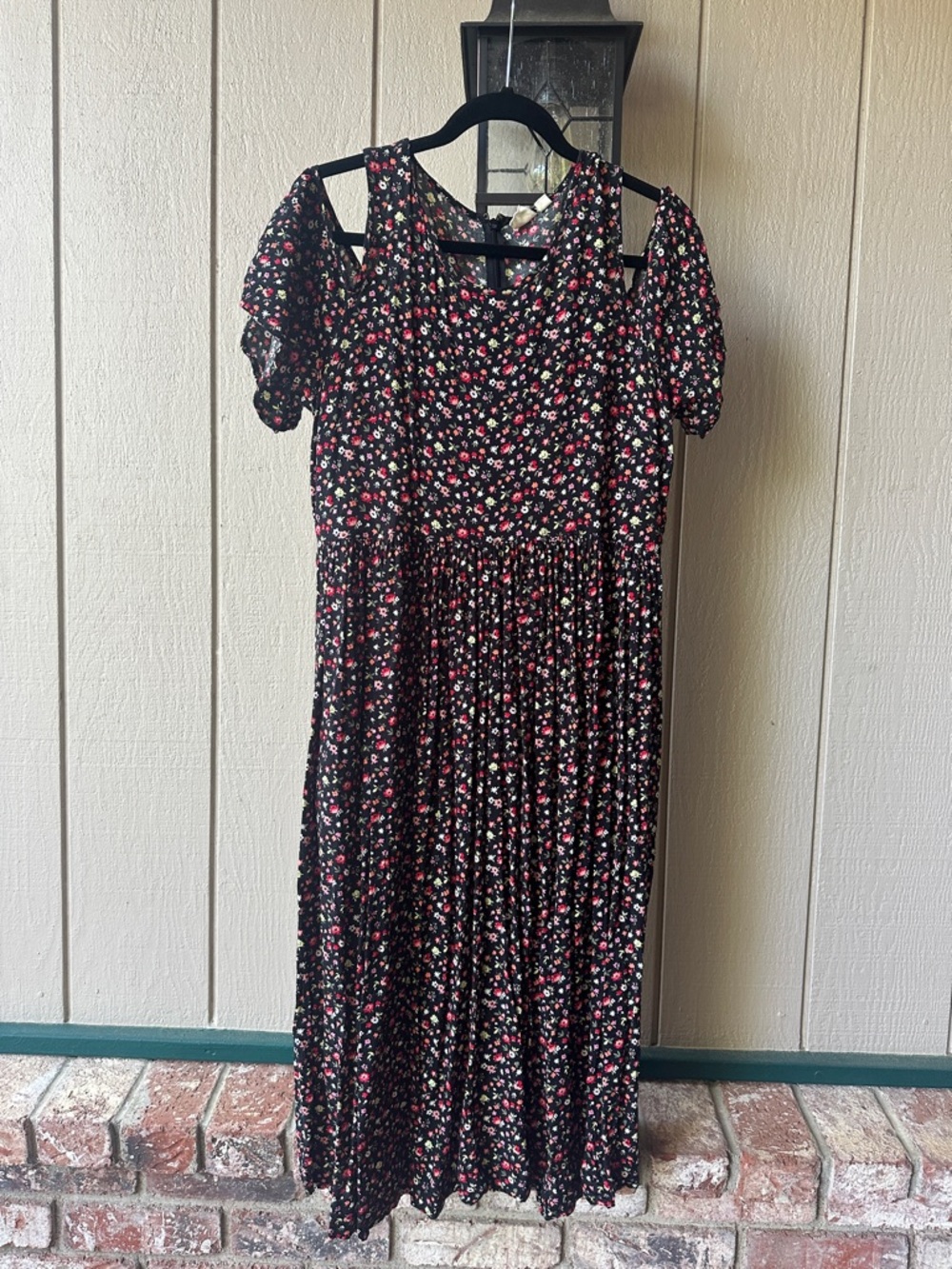 Womens Black Floral Cold-Shoulder Midi Dress